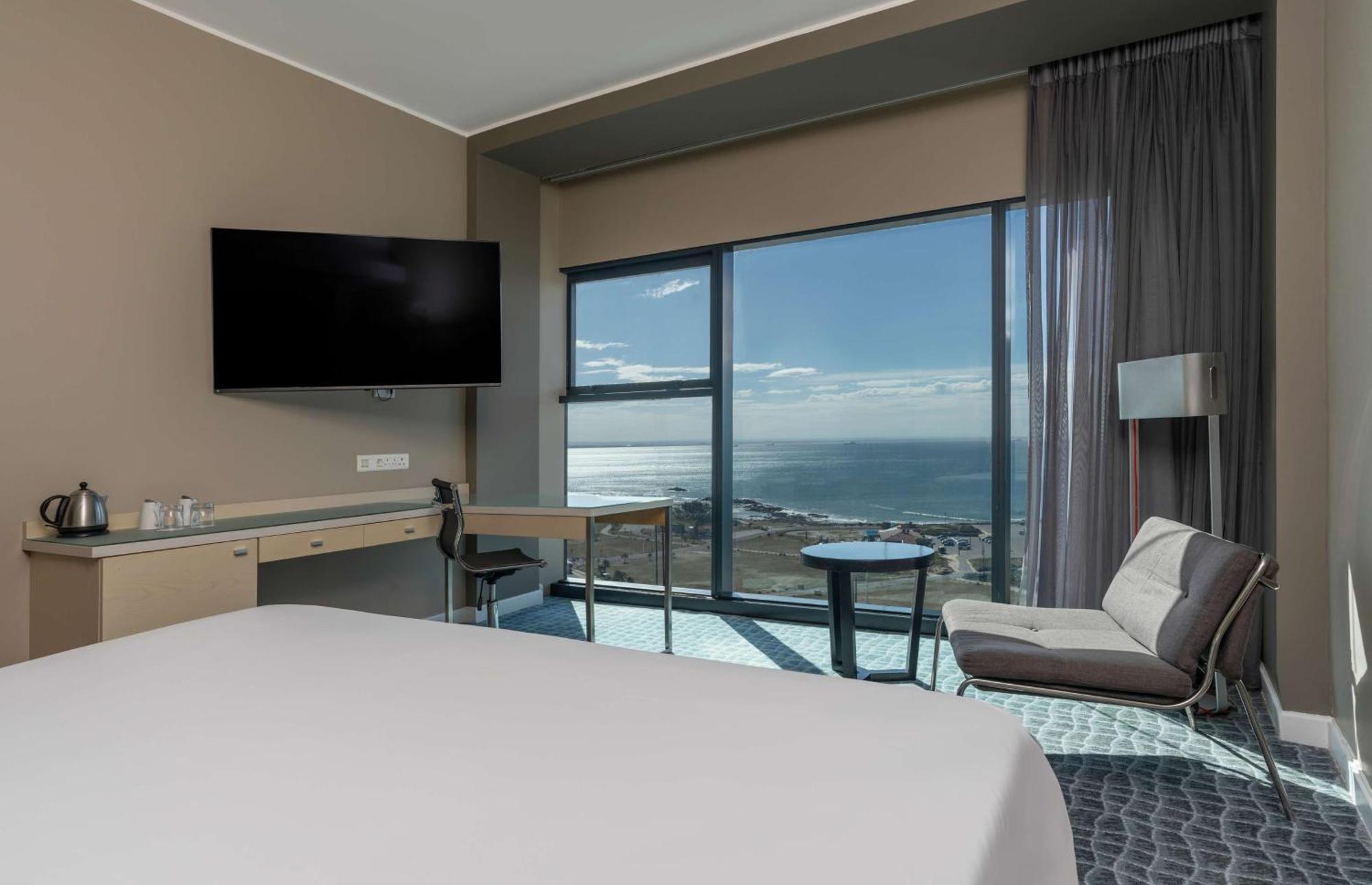 Radisson Blu Hotel, Port Elizabeth Luaran gambar A guest room at the Hilton San Diego Bayfront